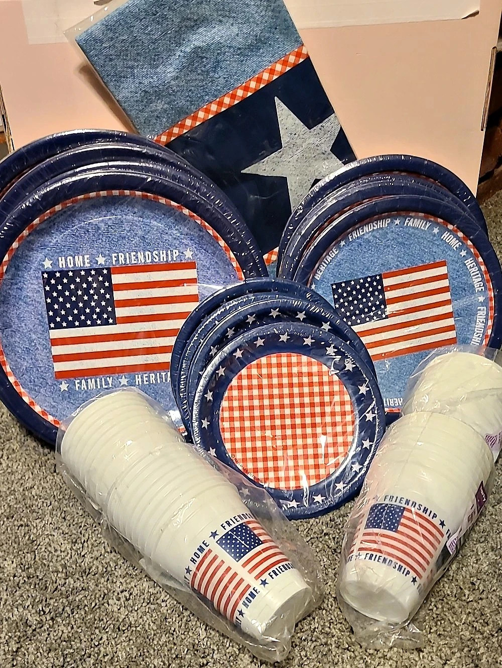 Hallmark Party Express Patriotic Tableware Set
